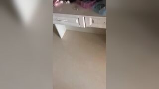 伪娘装扮成女人在家接客