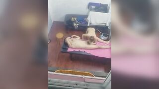 大神路边按摩足疗小店窗户外偸拍按摩技术很牛逼的肥臀少妇