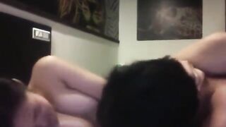 国产年轻的中国小情侣家中爱爱自拍