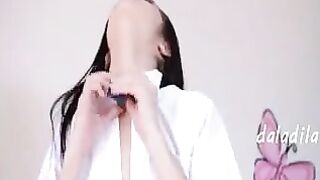 性感火辣的小美女 校服白丝美腿无毛粉穴让人流口水