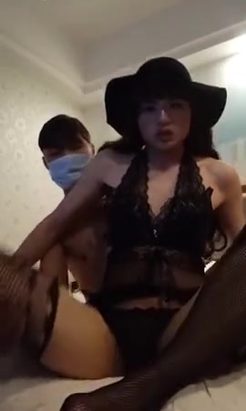 韩允儿黑丝性感装口交直男被后入爆操