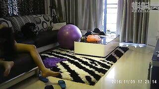 广东约约哥精品大作-性感黑丝高跟大长腿美女在客厅被各种高难度姿势爆操,想着法的玩她,真漂亮