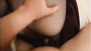 非常性感的风骚女仆 用身体換取主人的欢心