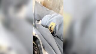 颜值不错美少妇腿上绑振动棒户外诱惑 开裆丝袜边吃饭震动再到厕所自慰