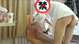 撩妹大神聊天软件勾搭的寂寞女白领纤纤细指皮肤白嫩窗台旁边干边看外面嗲叫说爸爸快点不行了对白淫荡1080P原版