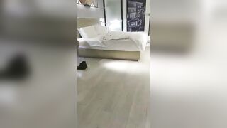 【雀儿漫天飞】第二场约了个高颜值苗条妹子休息下再干一炮，大屌口交大力猛操很是诱惑喜欢不要错过