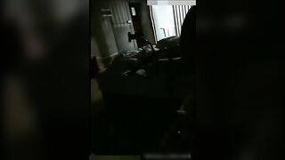 两个屌丝小伙云南河口红灯区找小姐嫖妓直播18岁的小姐姐