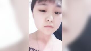 臉蛋和逼逼看著都嫩出水的小騷貨 口爆自慰 多體位抽插爆草