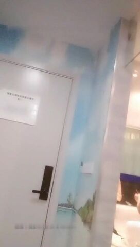 重庆光头强微信约炮两个百元级别的兼职妹第一个不大行，后面那个还不错皮肤白嫩大奶贵妇型