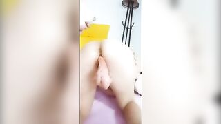 年轻少妇与她的老妈妈一起大秀，又给舔逼又给毒龙的，茄子黄瓜苦瓜的使劲往逼里塞，各种道具狂虐骚逼真刺激