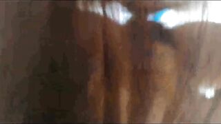 【麻花免费视频】女友白皙漂亮的大学女闺蜜和我们一起合租房子,趁女友上班不在把她按倒,没想到不反抗还主动脱衣啪啪,逼毛真旺!