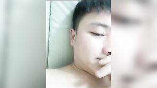 【麻花免费视频】賓館開房約了個少婦啪啪 叫女的邊和朋友語音聊天邊口交