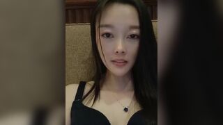 男男女女酒店開房群P 身材苗條細腰翹臀 鮑魚粉嫩超多水 穿衣良家範 脫了變淫娃