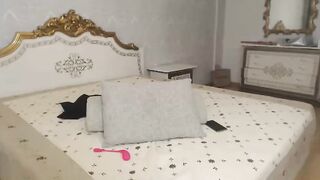 老网红重口味女神艾儿高跟透明薄纱睡裙淫语自述假屌爆屁眼搞出好多粑粑爽的骚B跟着直流淫水对白超淫荡完整版