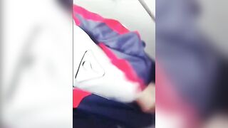 某職業院校98年大專小虎牙白嫩美女放學後在教室和厠所玩直播