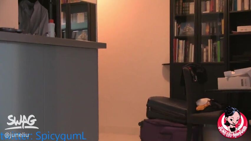 [038]最新流出留学生『刘玥』吃老外大吊 上半身在窗外下半身在做爱 中出小穴