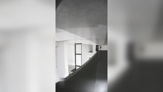 最新流出办公楼厕拍系列 骚气黑衣小妹还没蹲下就走光被看到晃眼的白内裤